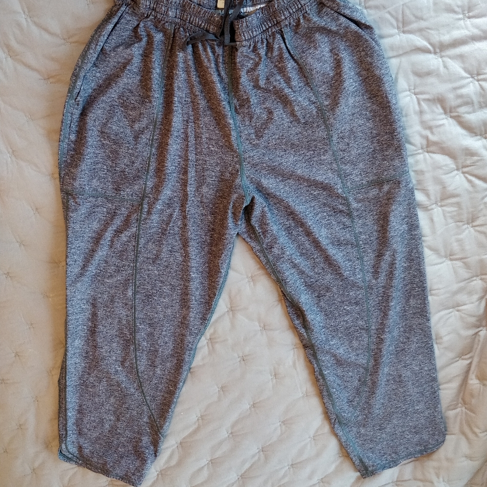 Lululemon Capri pants